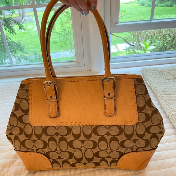 Classic Coach handbag - Picture 3 of 6